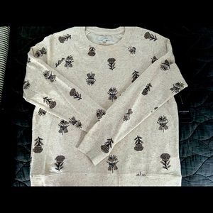 New with tags Lucky Brand sweatshirt crewneck. Oatmeal color with floral print.